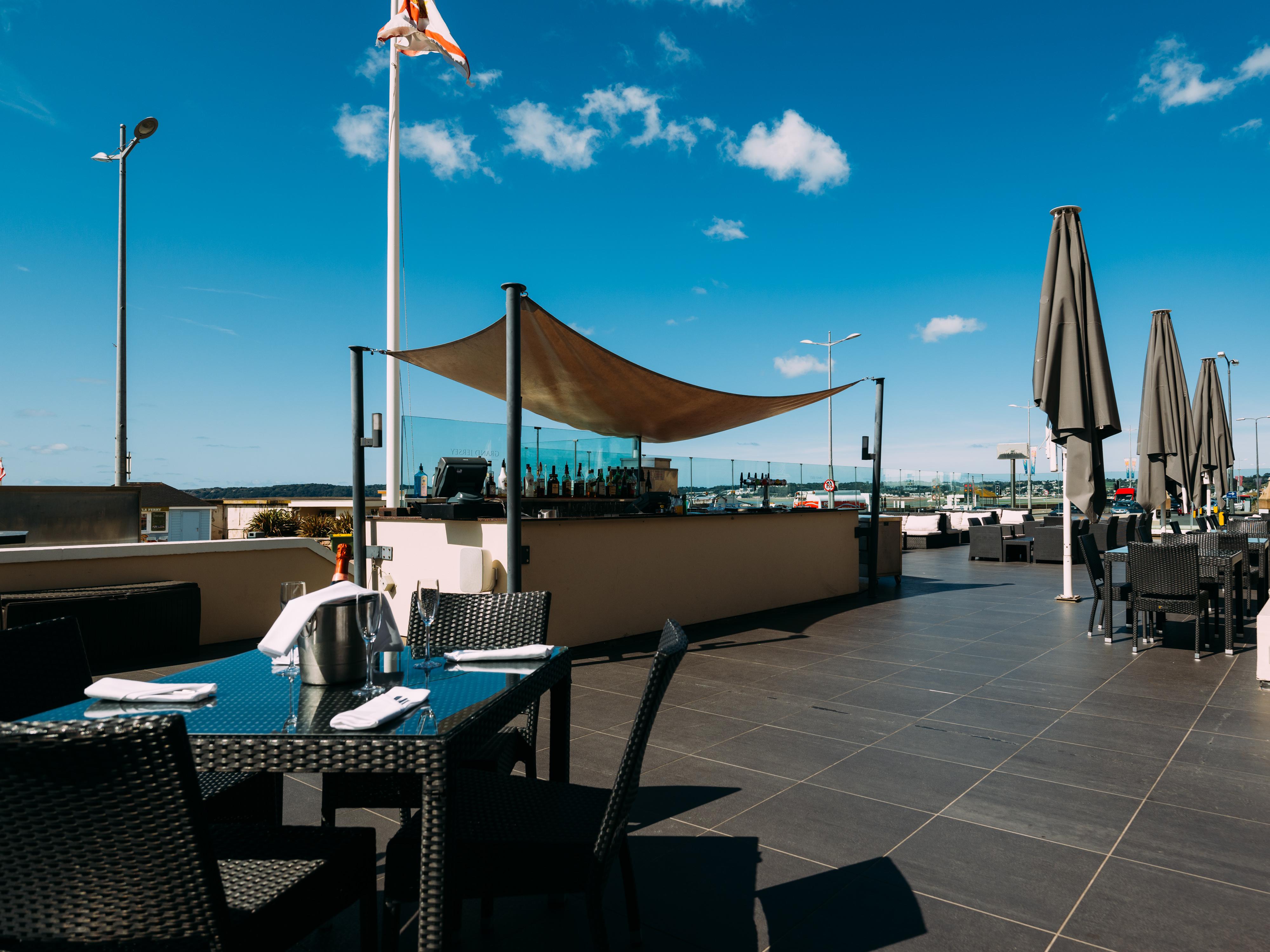 Grand Jersey Hotel And Spa Saint Helier Jersey Eksteriør bilde The Sky Bar