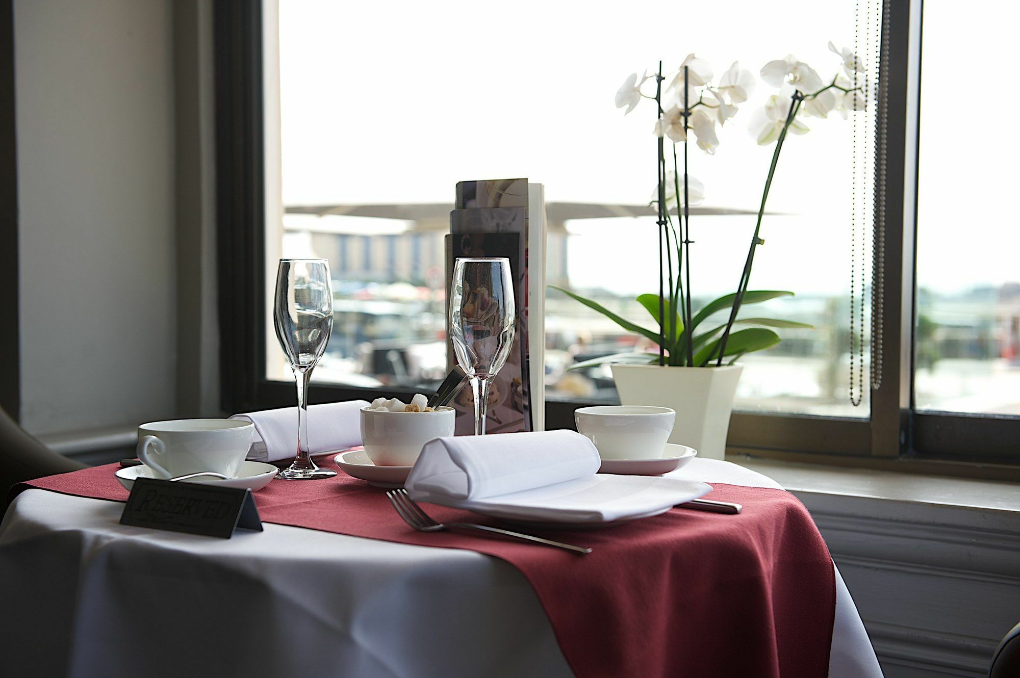 Grand Jersey Hotel And Spa Saint Helier Jersey Eksteriør bilde A table set for fine dining